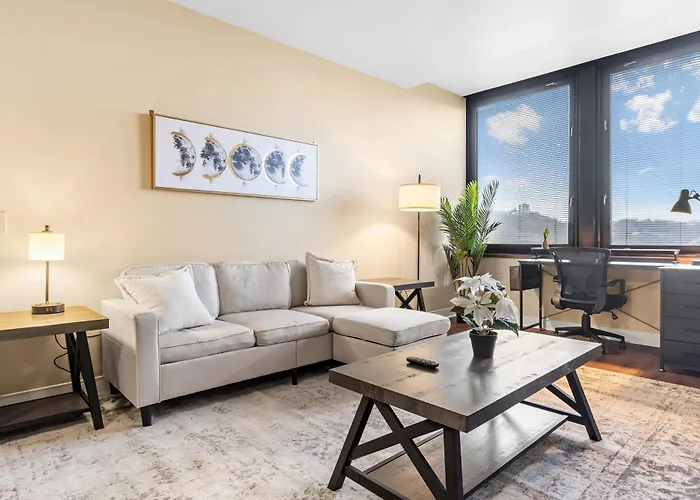 Upscale 1-Bedroom High-Rise With River Views Downtown Pittsburgh