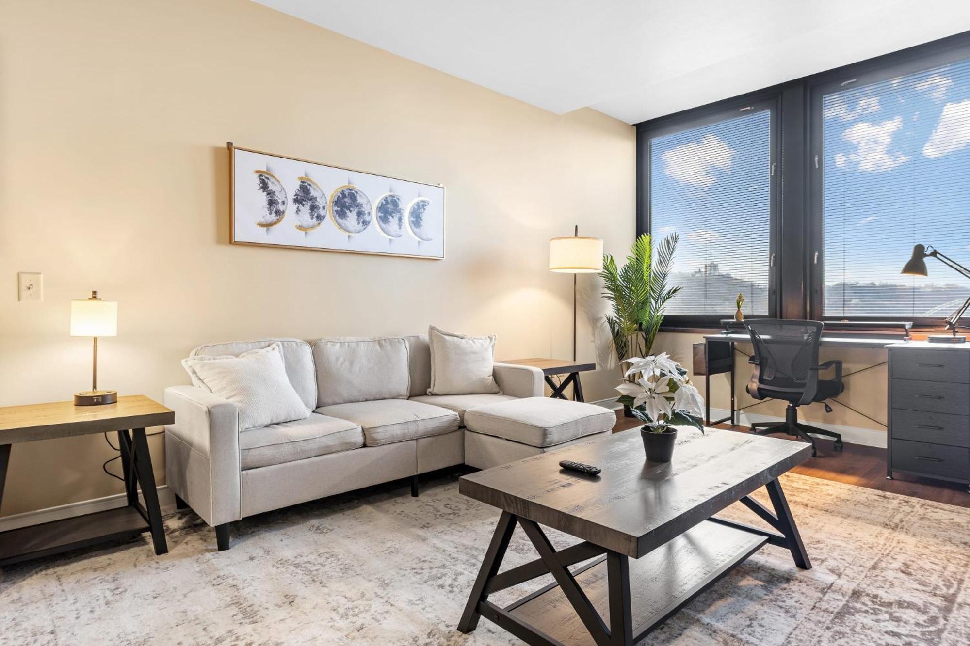 Upscale 1-bedroom High-rise With River Views Downtown Apartamento