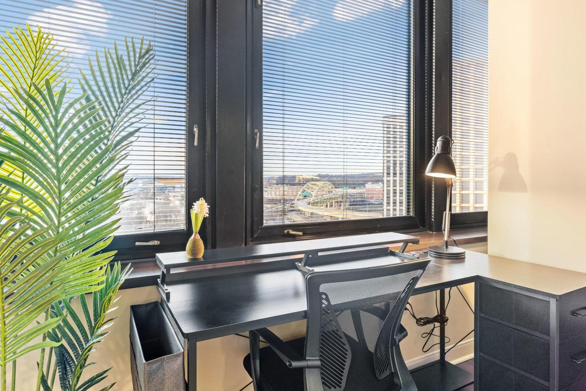 Apartamento Upscale 1-bedroom High-rise With River Views Downtown *