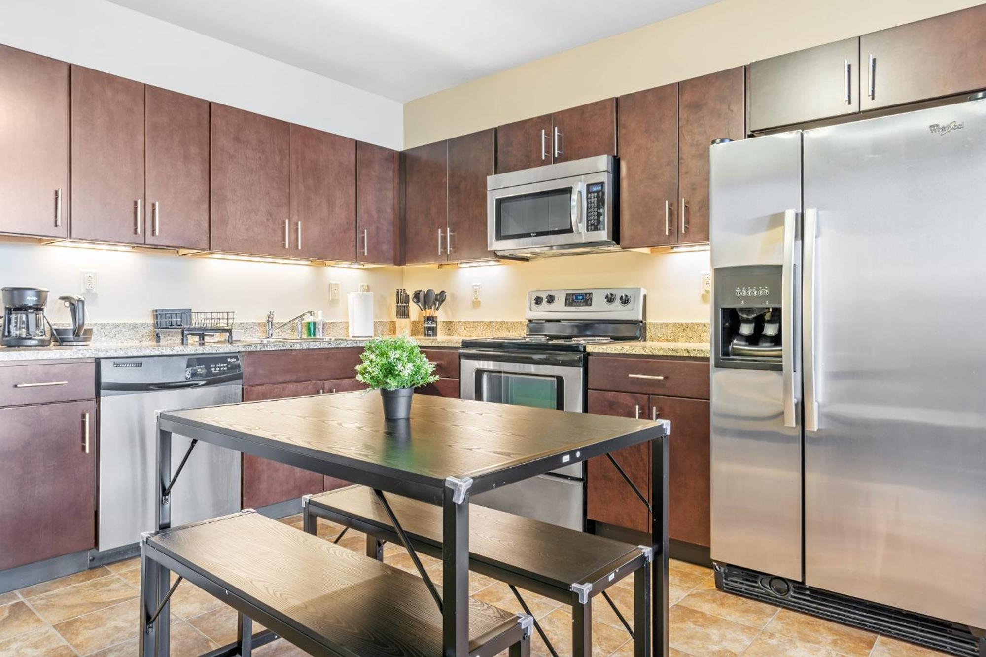 Upscale 1-bedroom High-rise With River Views Downtown Apartamento